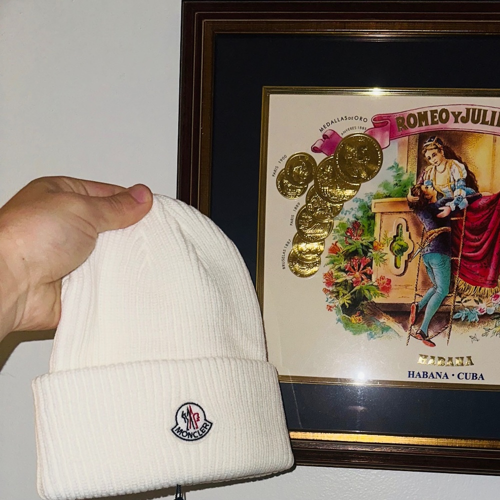 Moncler White Soft Cashmere Wool Blend beanie Hat Unisex
